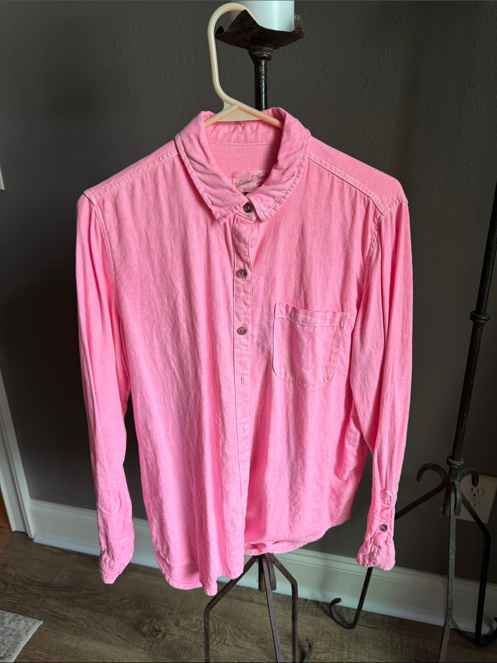 Universal Thread Women’s Pink Long-Sleeve Button-Down Shirt
